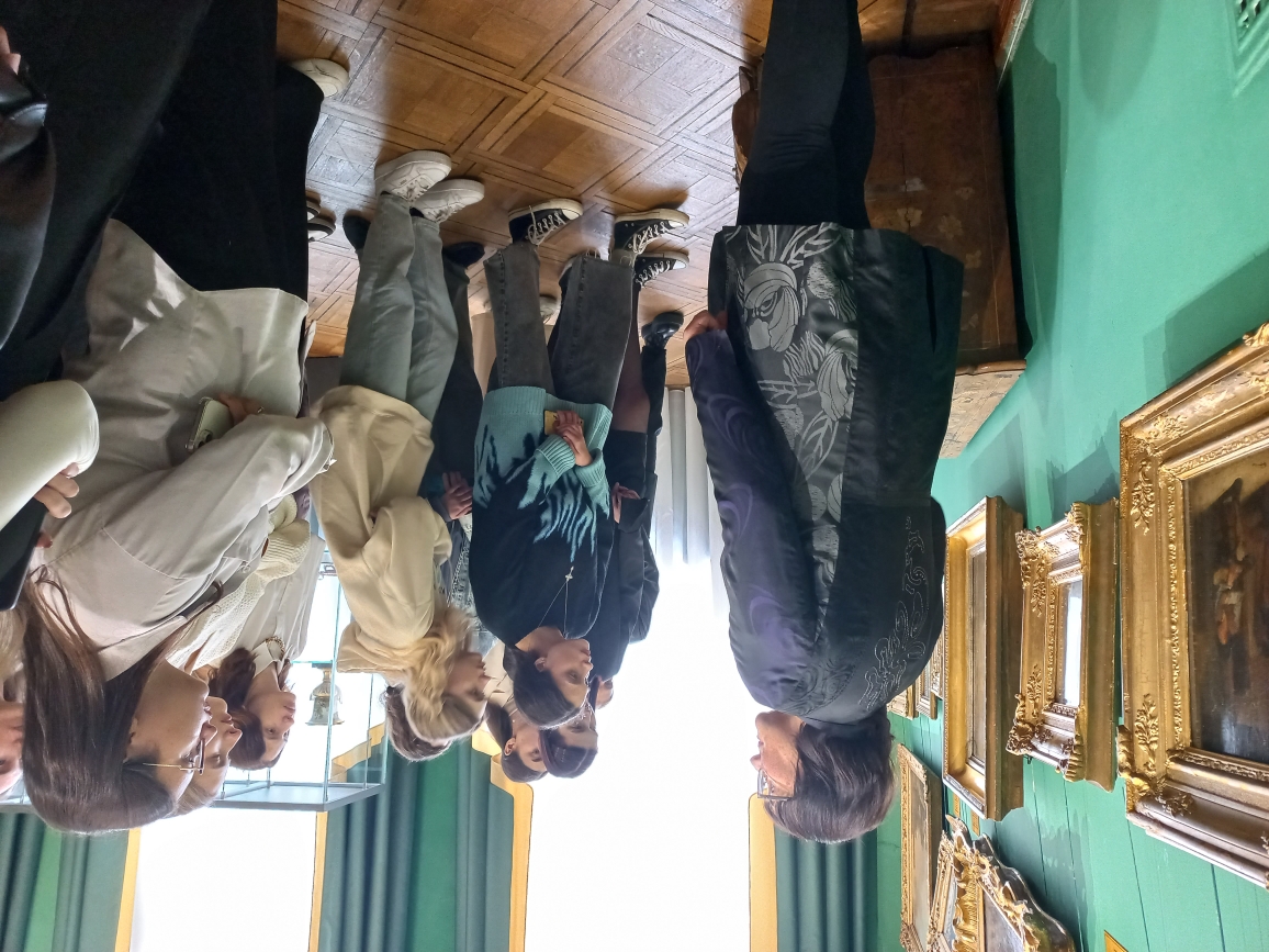 Студенты группы 22ИПД1 посетили Картинную галерею им. К. А. Савицкого